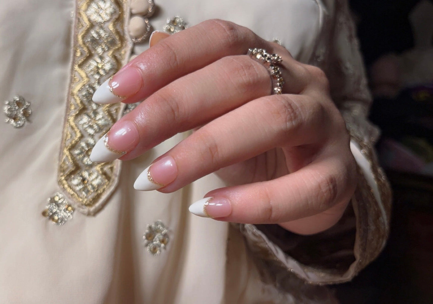 CREAM FRENCH WITH GLITTER (COOL GOLD) SET - Nailsum