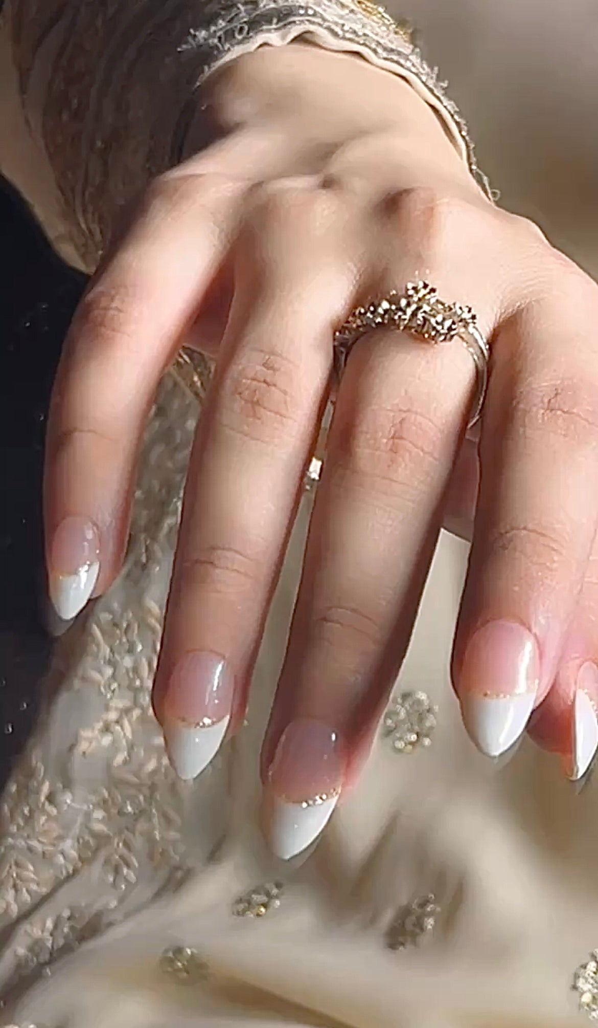 CREAM FRENCH WITH GLITTER (COOL GOLD) SET - Nailsum