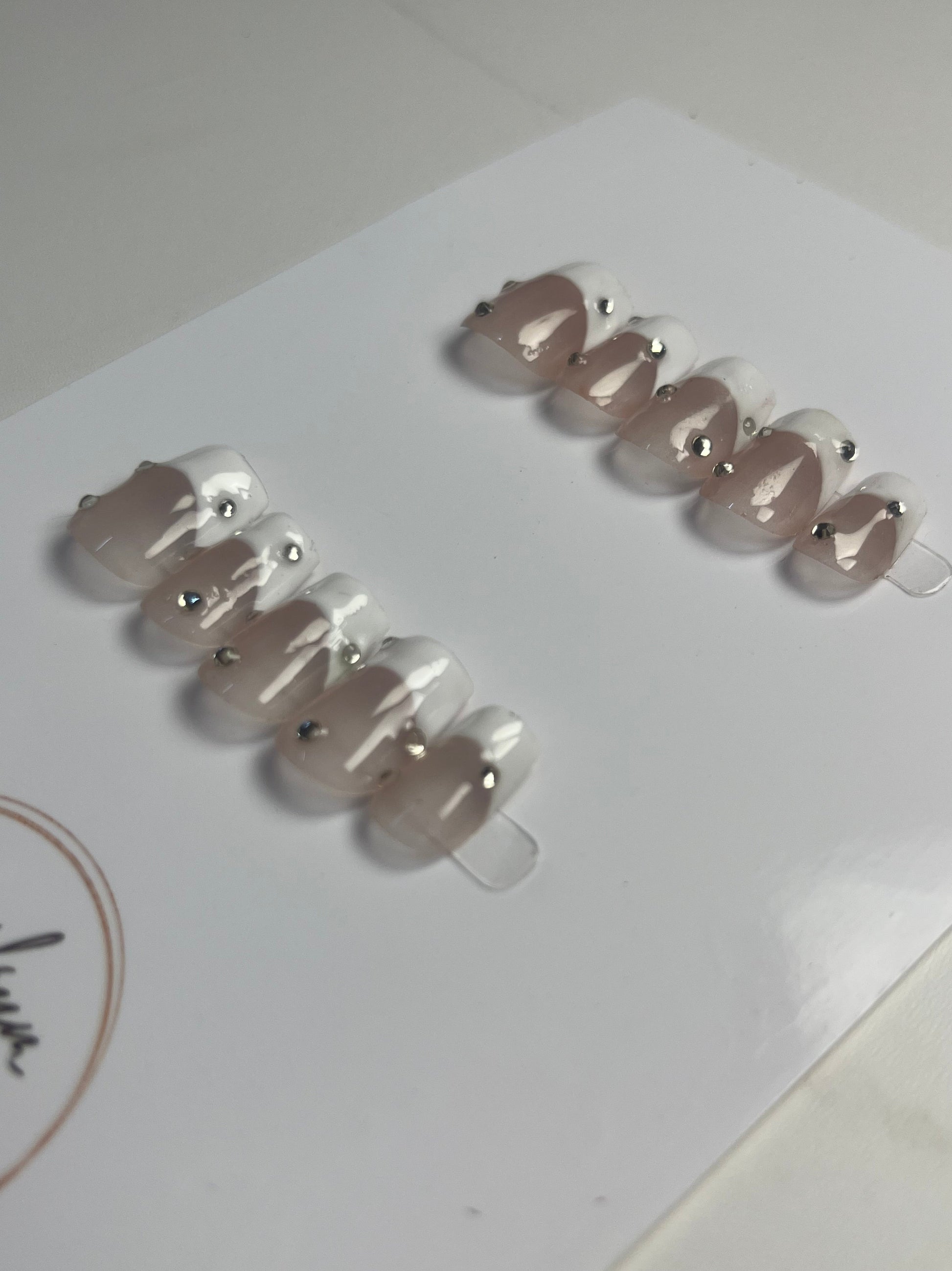 FRENCH WITH STONES SET - Nailsum