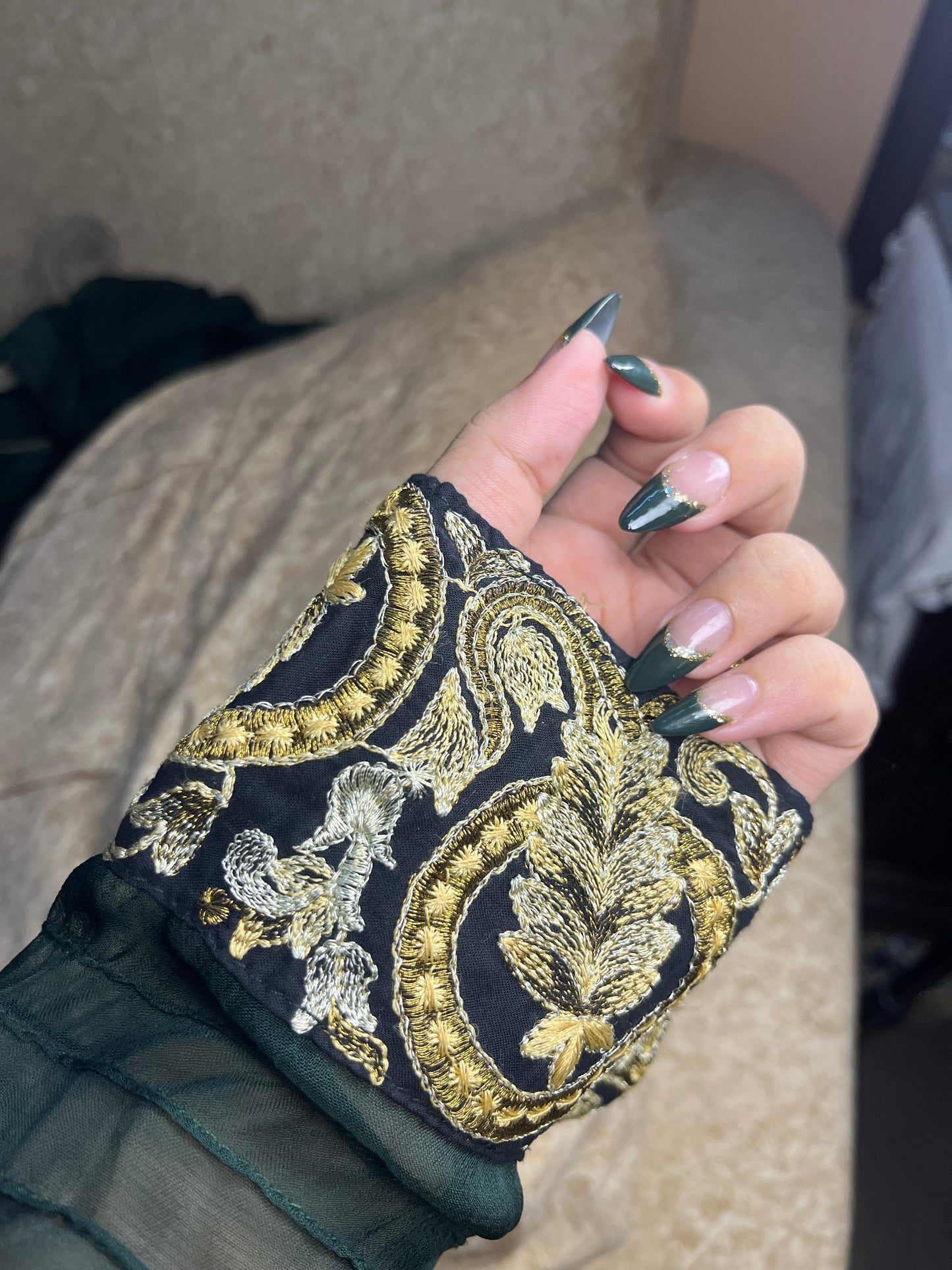 GREEN FRENCH WITH GLITTER (GOLDEN) SET - Nailsum