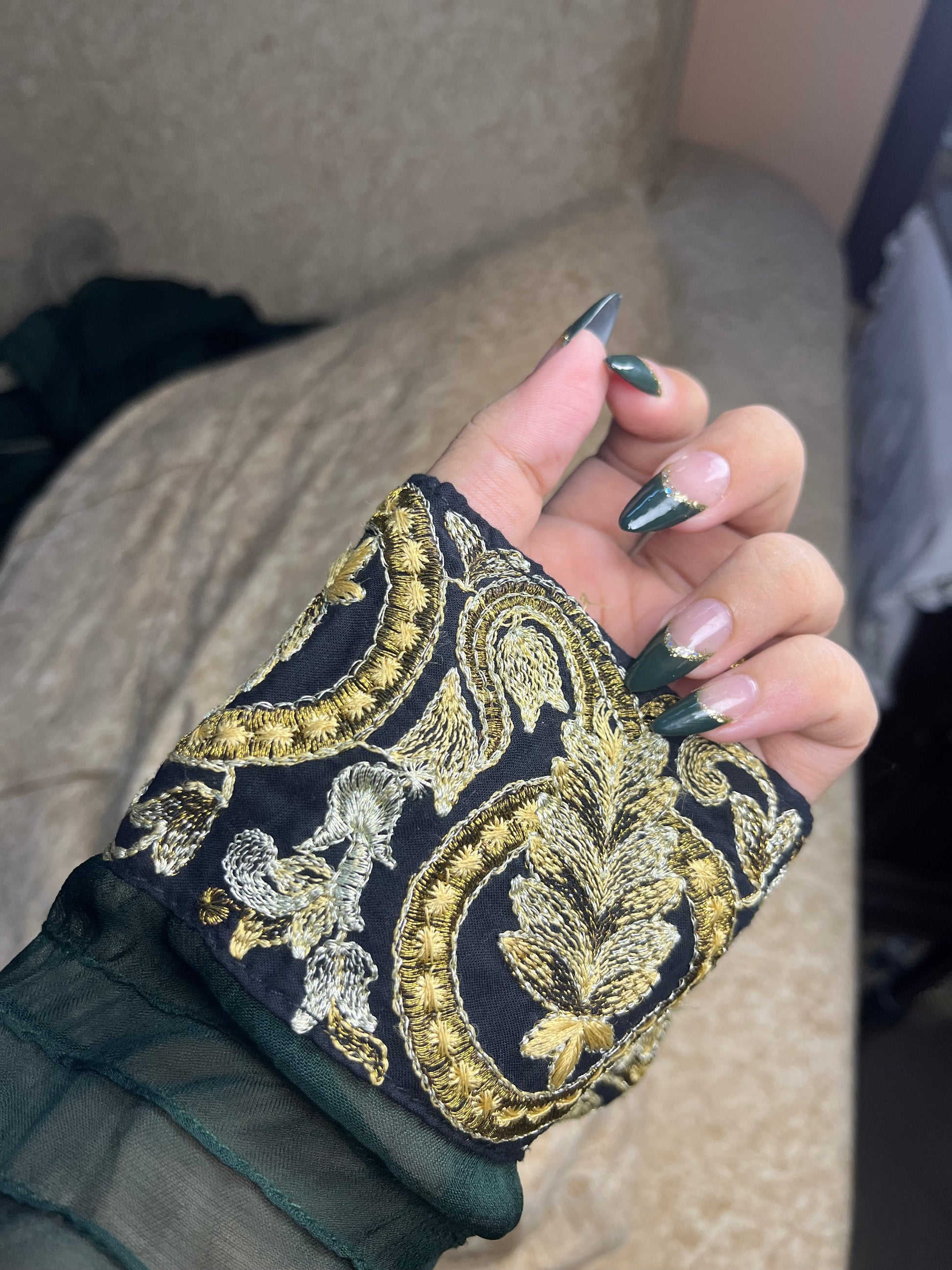 GREEN FRENCH WITH GLITTER (GOLDEN) SET - Nailsum